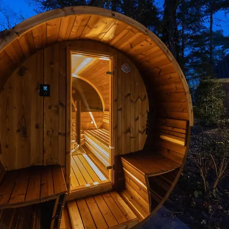 Met Eigen Wellness Onder De Bomen *