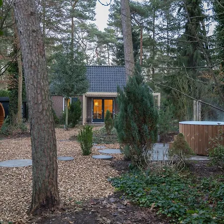 Met Eigen Wellness Onder De Bomen *