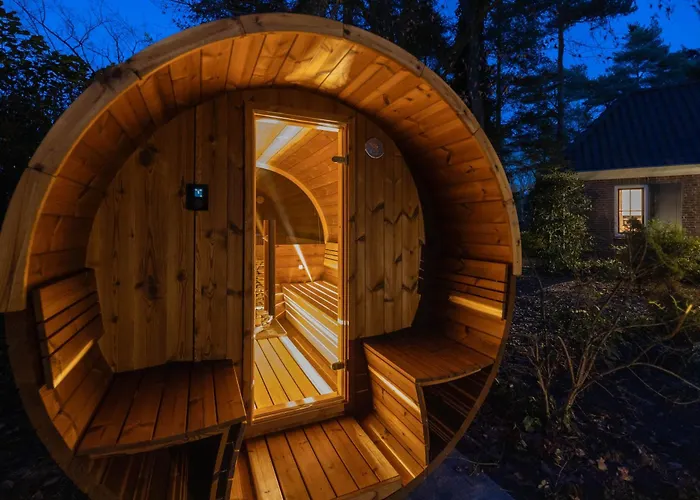 Met Eigen Wellness Onder De Bomen *