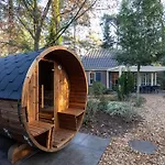 Вилла Met Eigen Wellness Onder De Bomen *