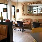 Met Eigen Wellness Onder De Bomen Лохем